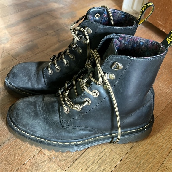 Dr. Martens - Picture 2 of 4